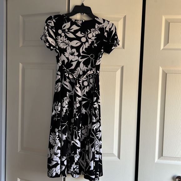 Dress - Picture 4 of 5